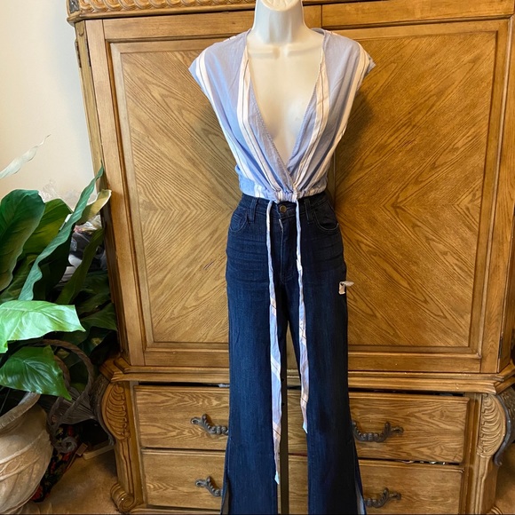 Zara Tops - Zara blue stripe sleeveless V-neck crop top
